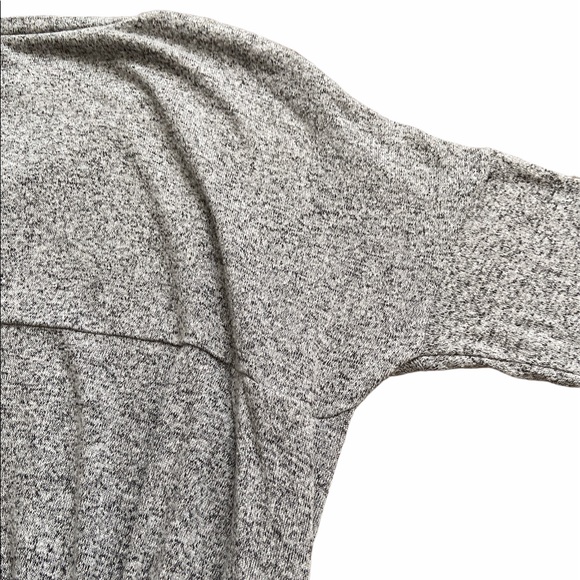 SOLD Peloton Hacci Gray Sweater Pullover - Picture 9 of 10